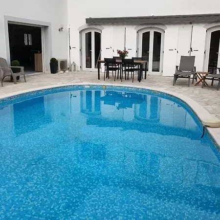 En Bas De Avec Piscine 別荘 オリボー・シュル・シアーニュ